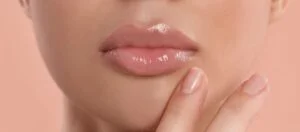 Dudak Dolgusu Hakkında Doğru Bilinen Yanlışlar Dudak Dolgusu Hakkında Doğru Bilinen Yanlışlar