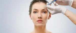 Yüze Yağ Enjeksiyonunda Kesi Uygulanır Mı? Yüze Yağ Enjeksiyonunda Kesi Uygulanır Mı?
